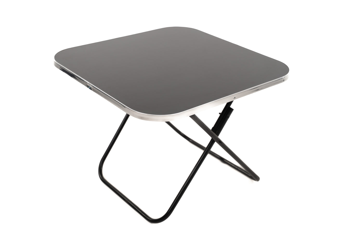 Une table et deux chaises pliable طاولة+زوج كراسي